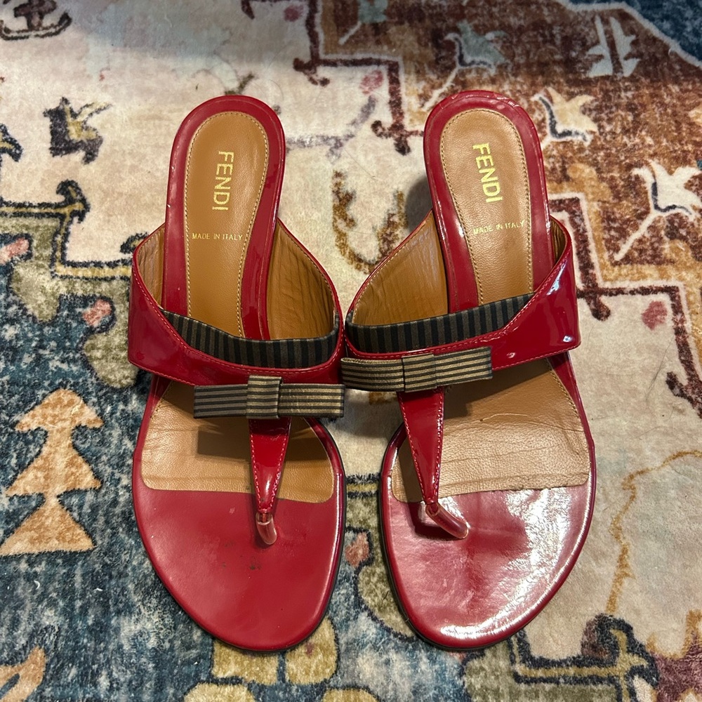Fendi Infradito Vern Raso patent leather signature striped bow wedge sandals 6.5